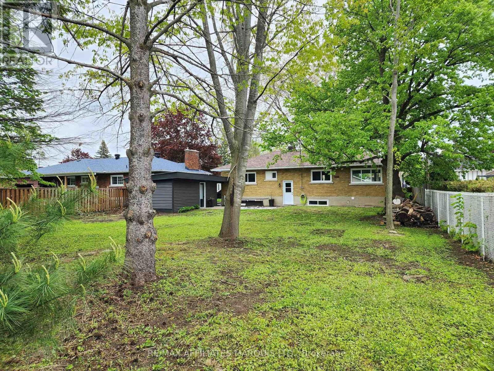 1409 LEONARD AVENUE Image 24
