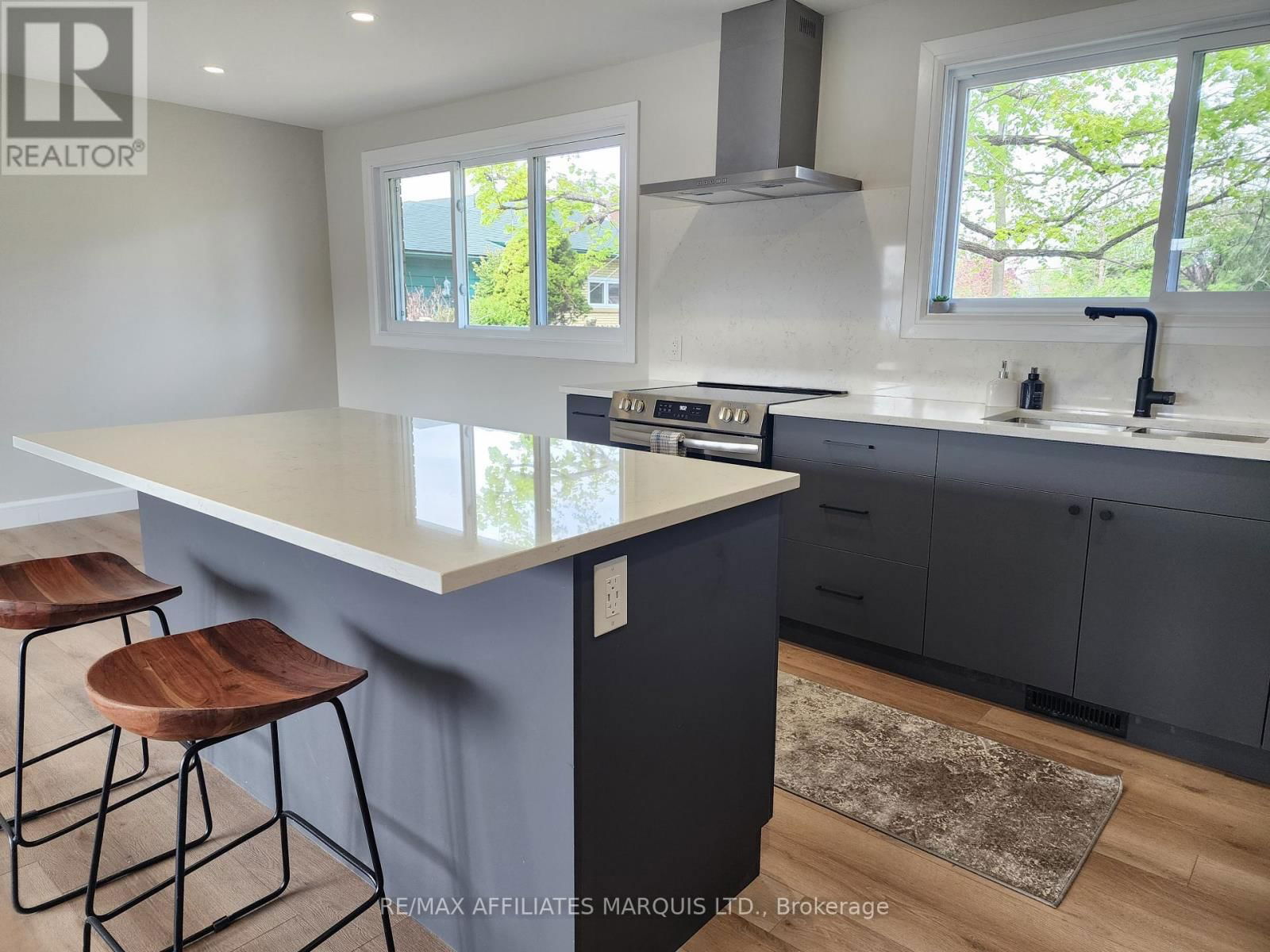 1409 LEONARD AVENUE Image 3