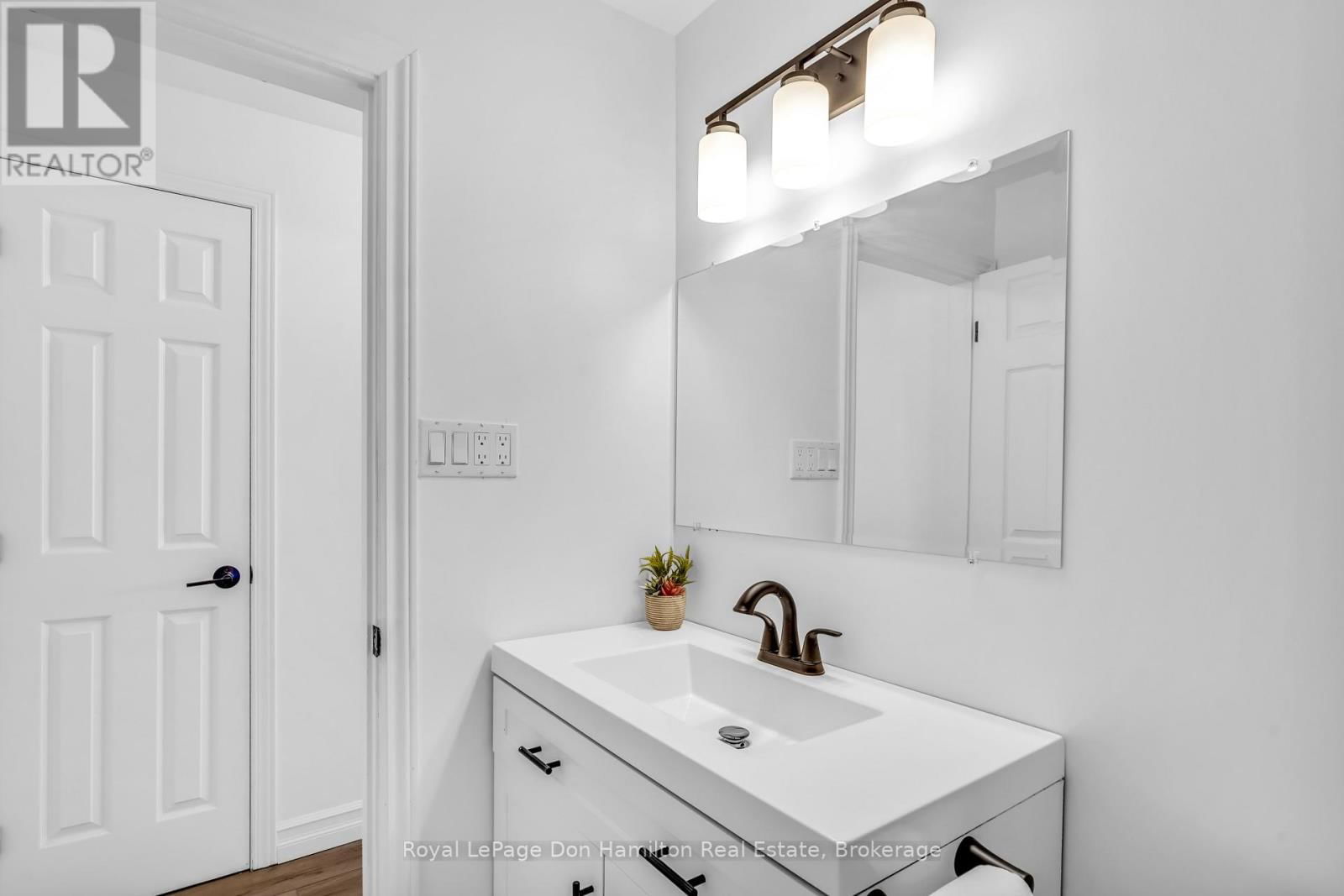 239 JONES STREET Image 32