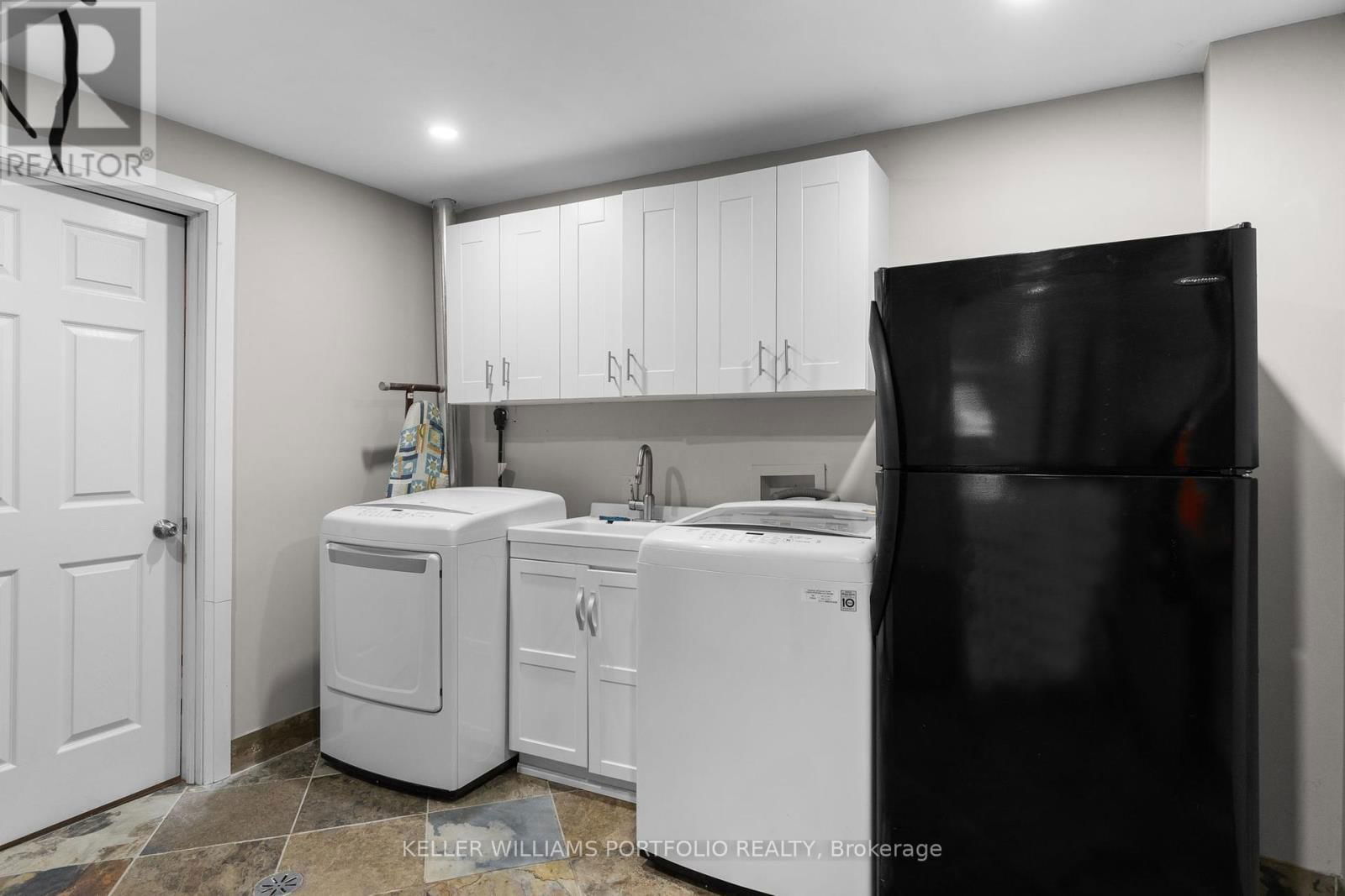 1279 NORTH DRIVE Image 37