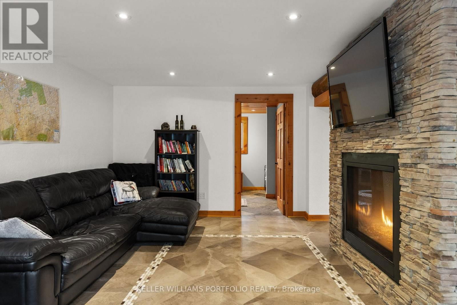 1279 NORTH DRIVE Image 40
