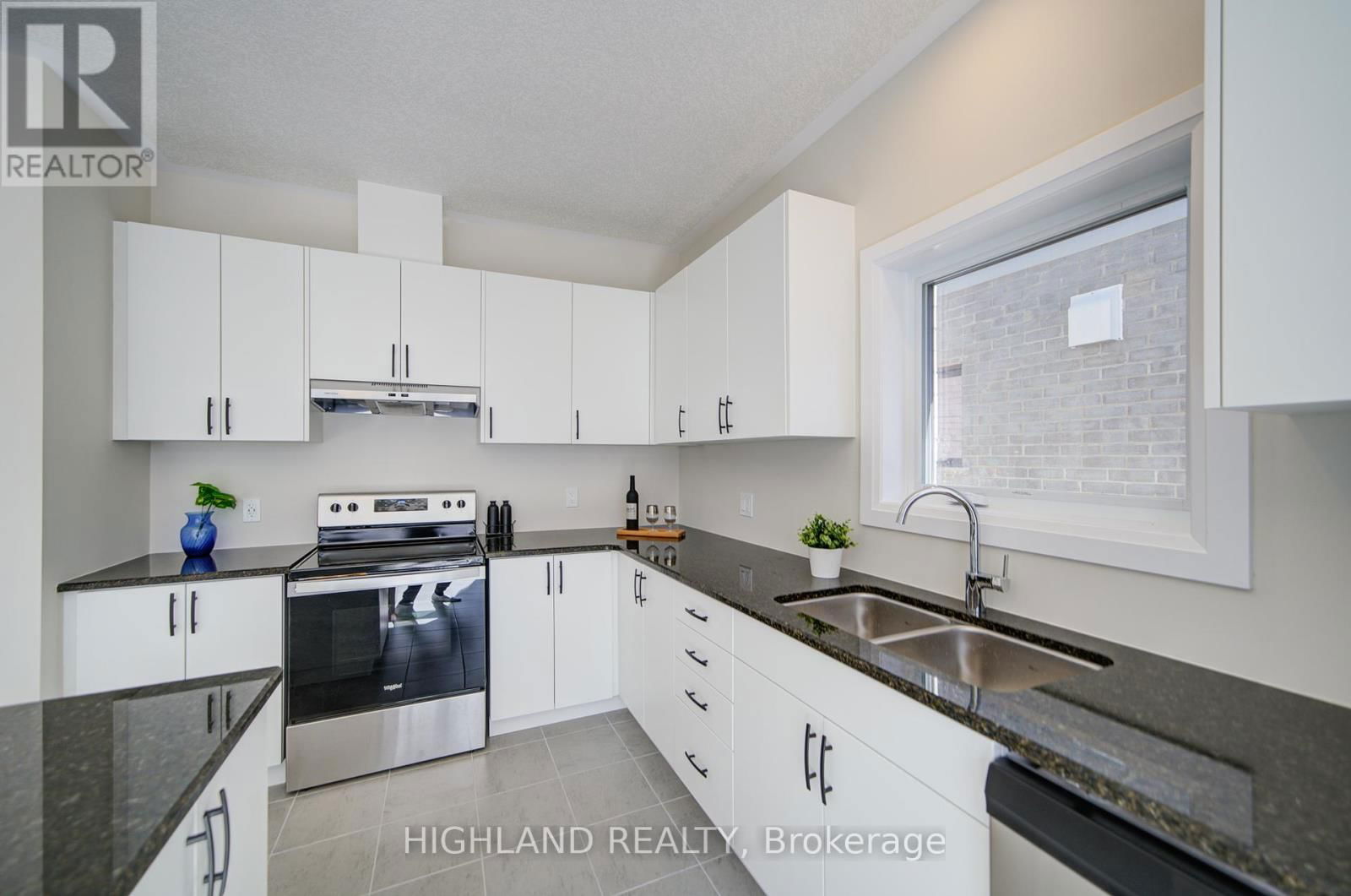 565 BALSAM POPLAR STREET Image 11