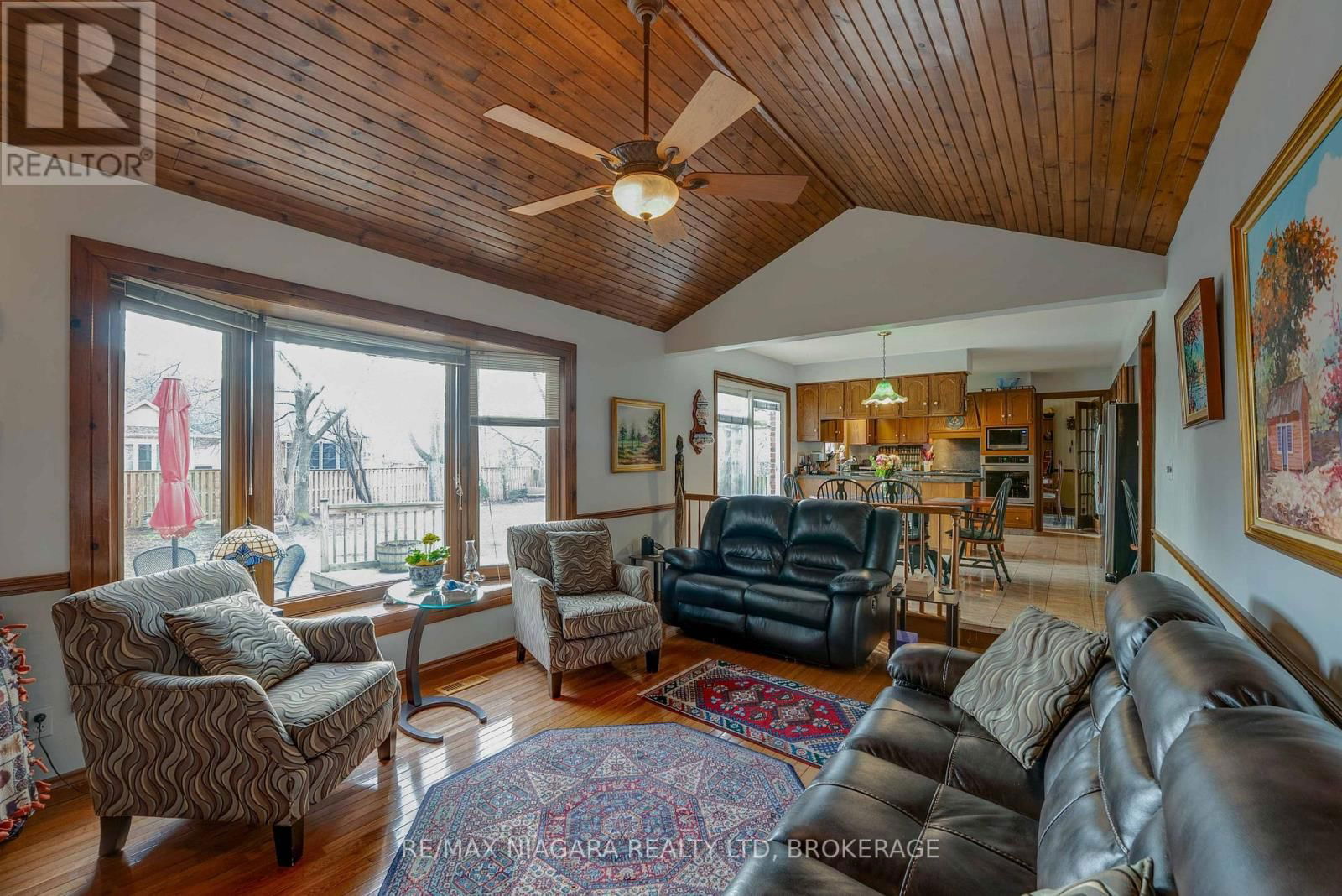 7909 SARAH STREET Image 15