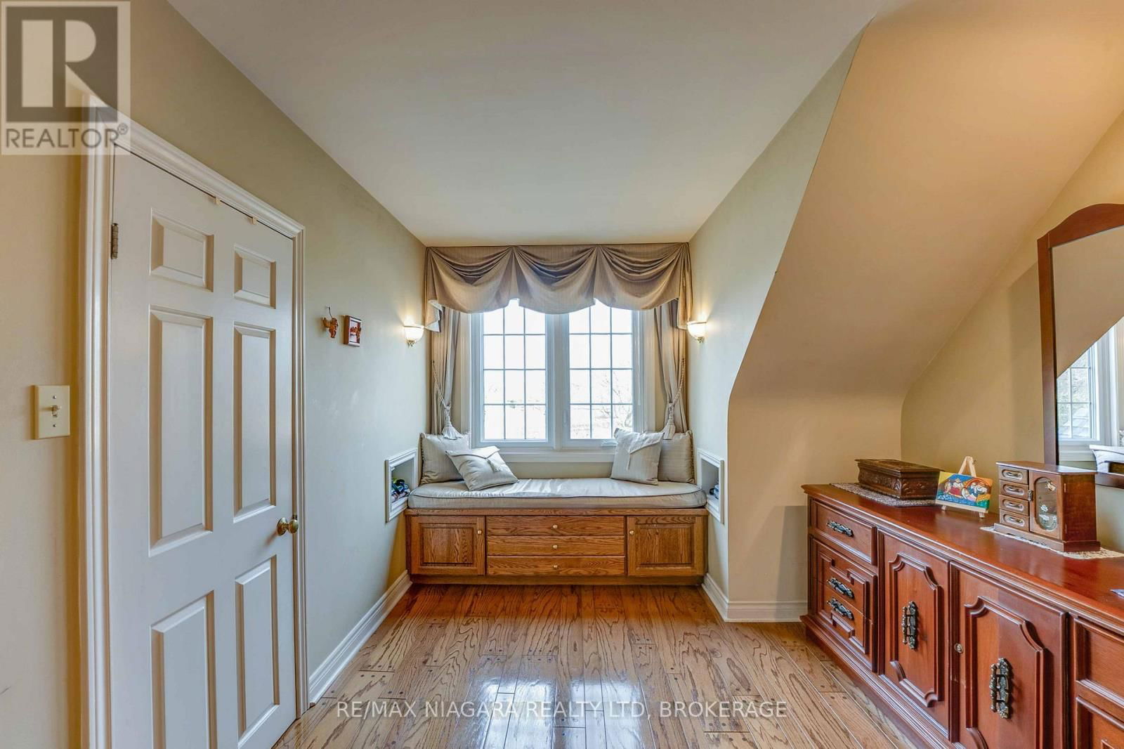 7909 SARAH STREET Image 25