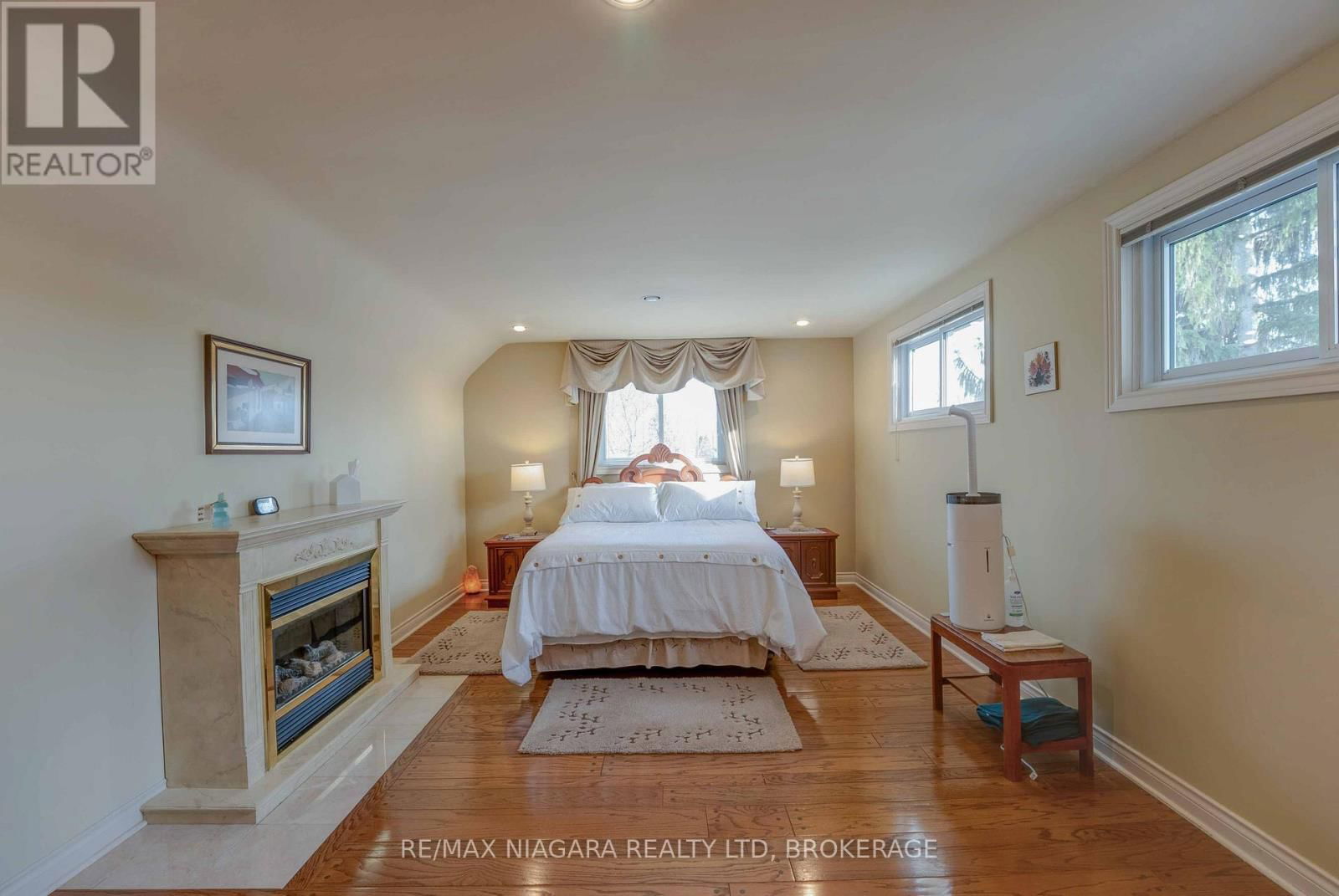 7909 SARAH STREET Image 26