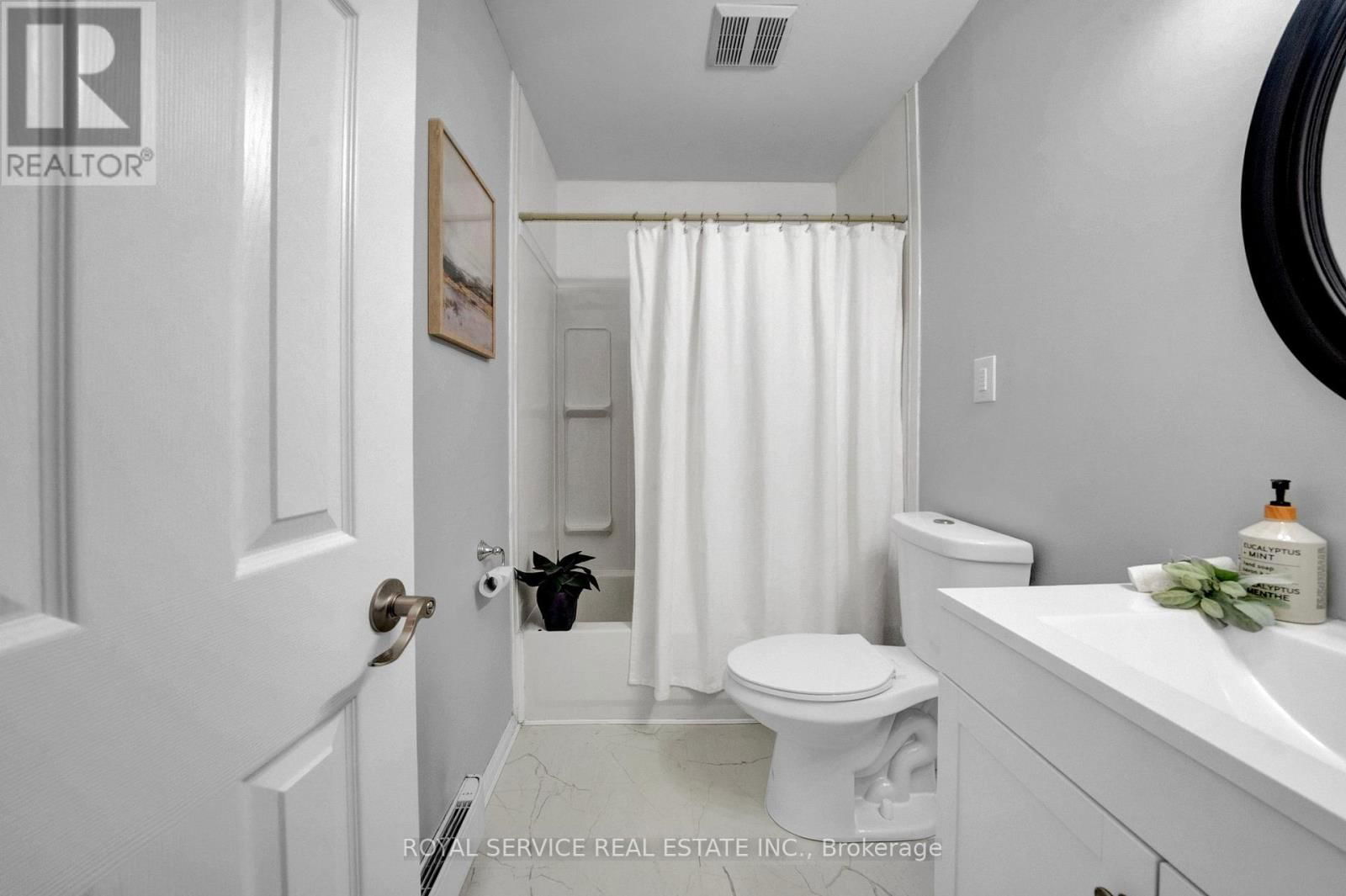 D7 - 47 WELLINGTON STREET Image 12