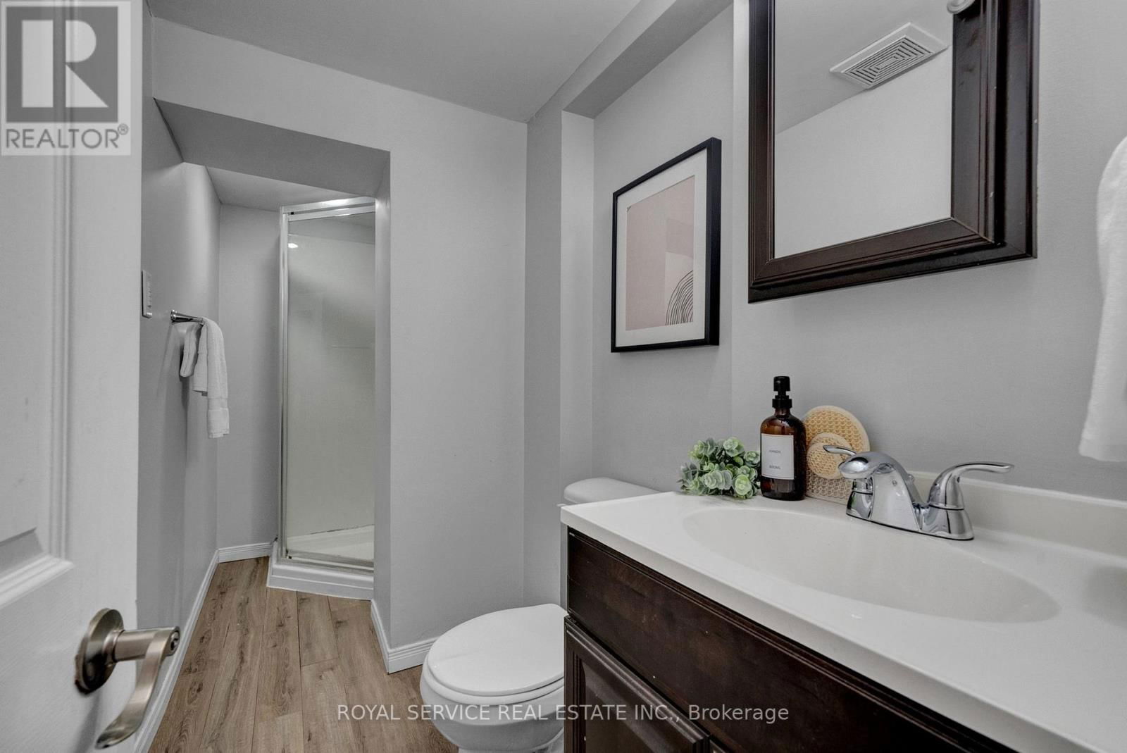 D7 - 47 WELLINGTON STREET Image 22