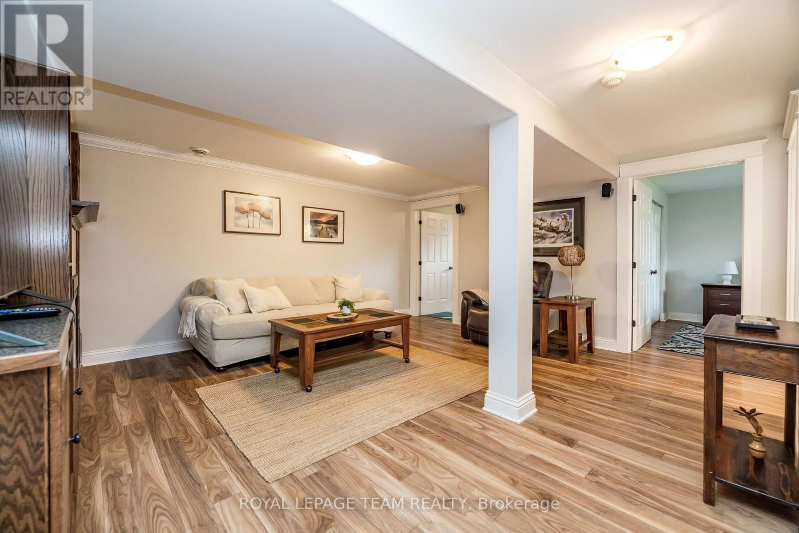 318 BROADWAY STREET WEST Image 27
