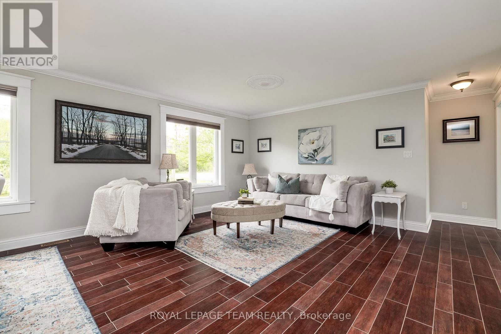 318 BROADWAY STREET WEST Image 9