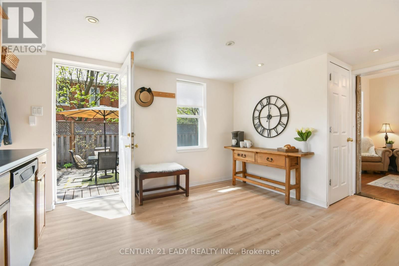 251 JOHN STREET NORTH Image 14