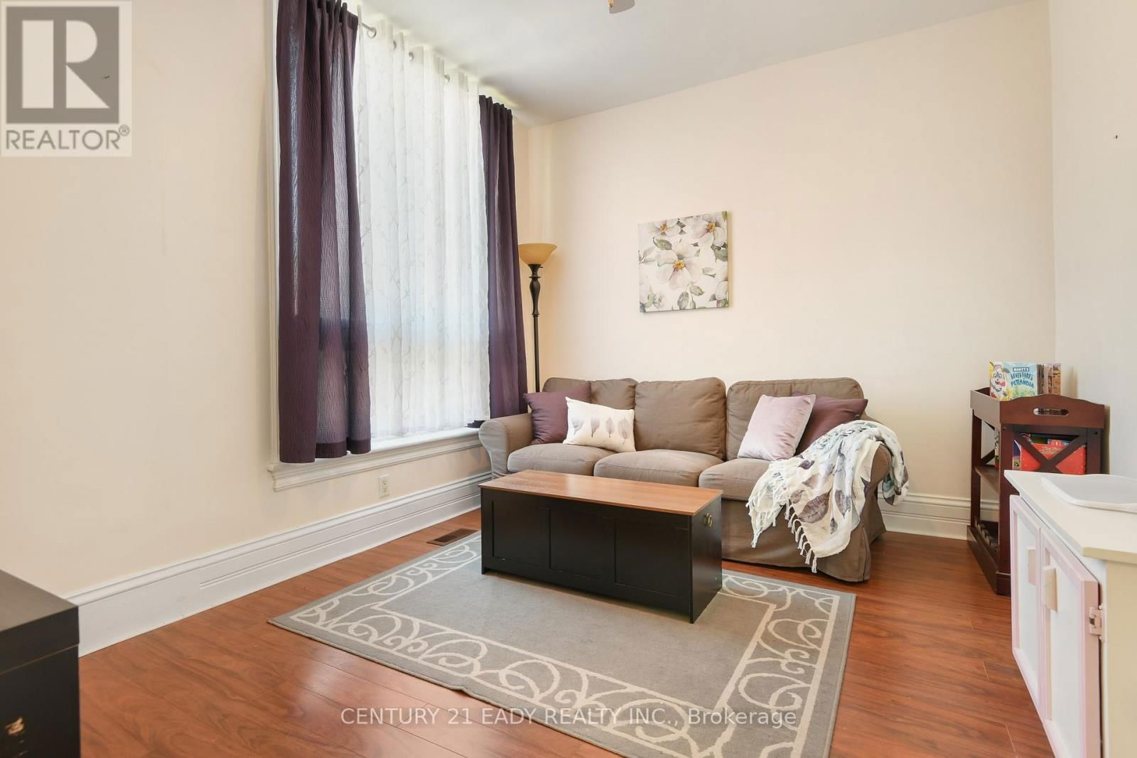 251 JOHN STREET NORTH Image 17