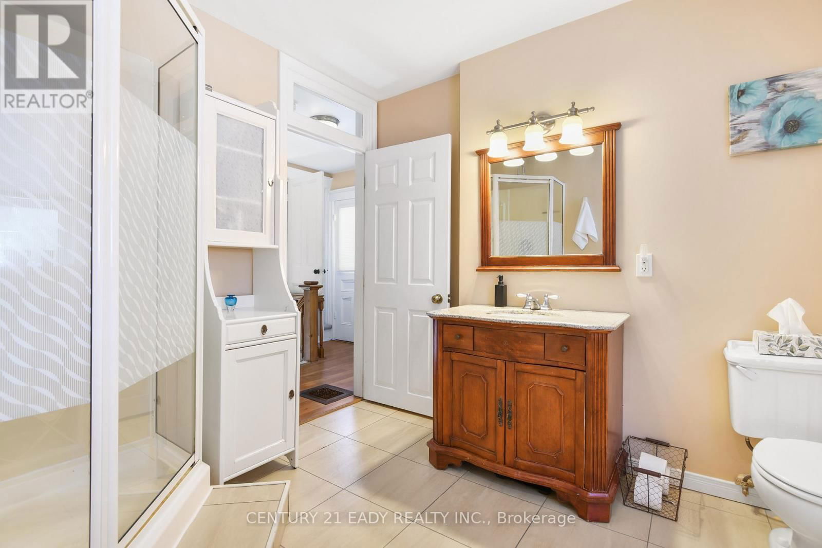 251 JOHN STREET NORTH Image 25