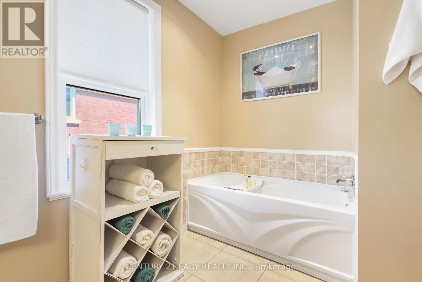 251 JOHN STREET NORTH Image 26
