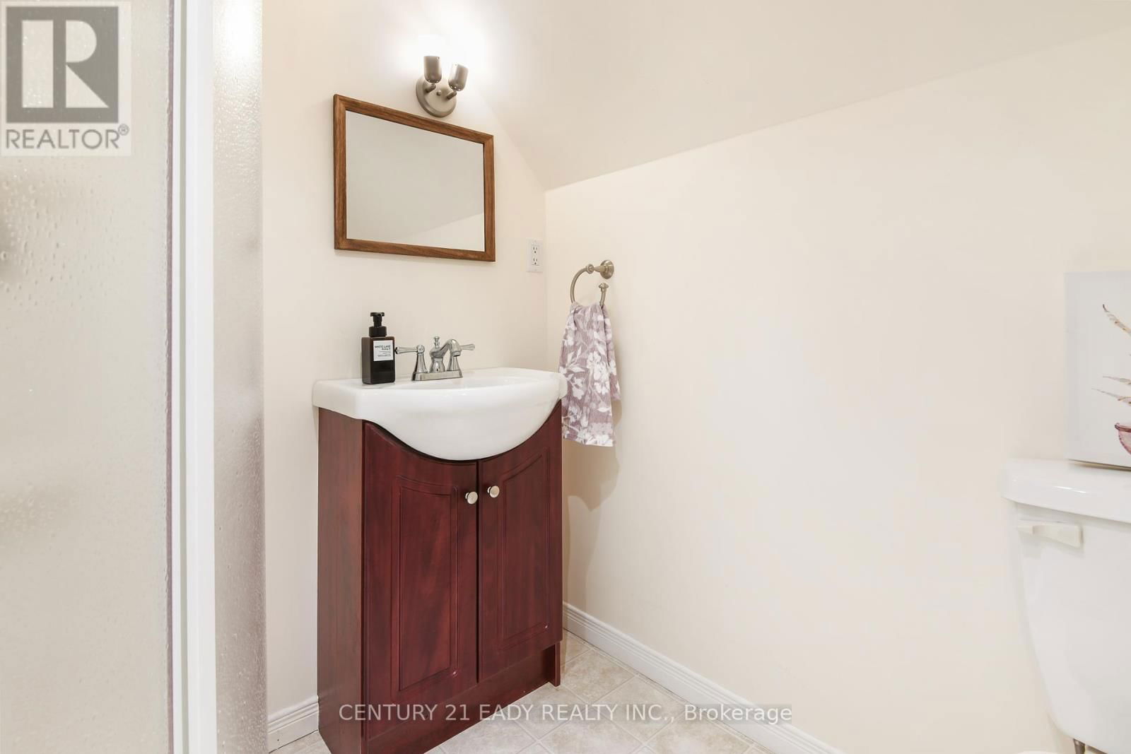 251 JOHN STREET NORTH Image 31