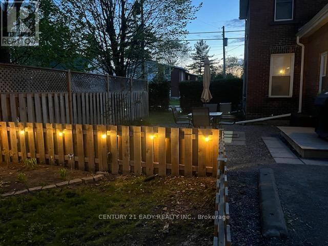 251 JOHN STREET NORTH Image 34