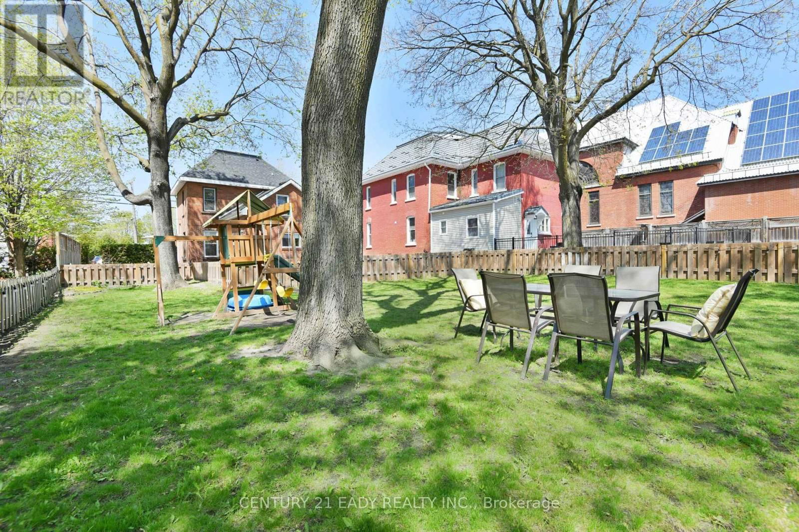 251 JOHN STREET NORTH Image 37