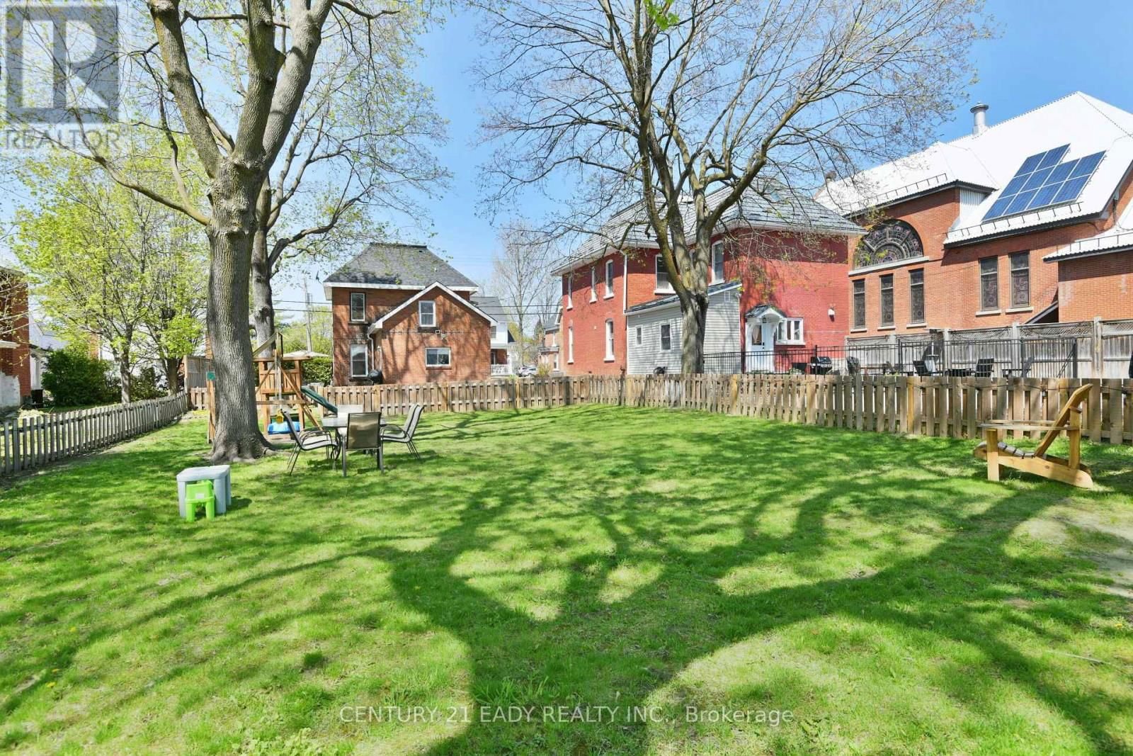 251 JOHN STREET NORTH Image 40