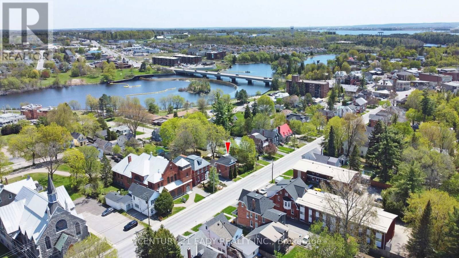 251 JOHN STREET NORTH Image 42