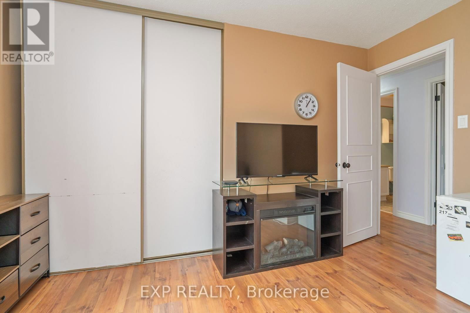 6453 VISENEAU DRIVE Image 16