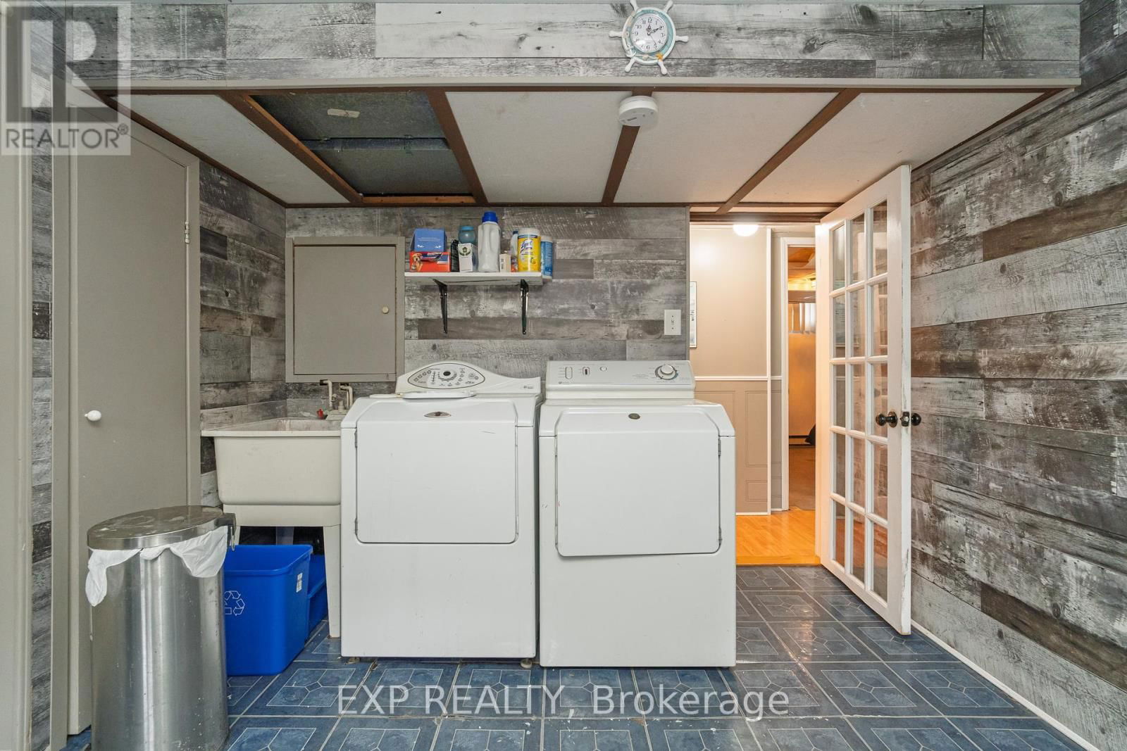 6453 VISENEAU DRIVE Image 18