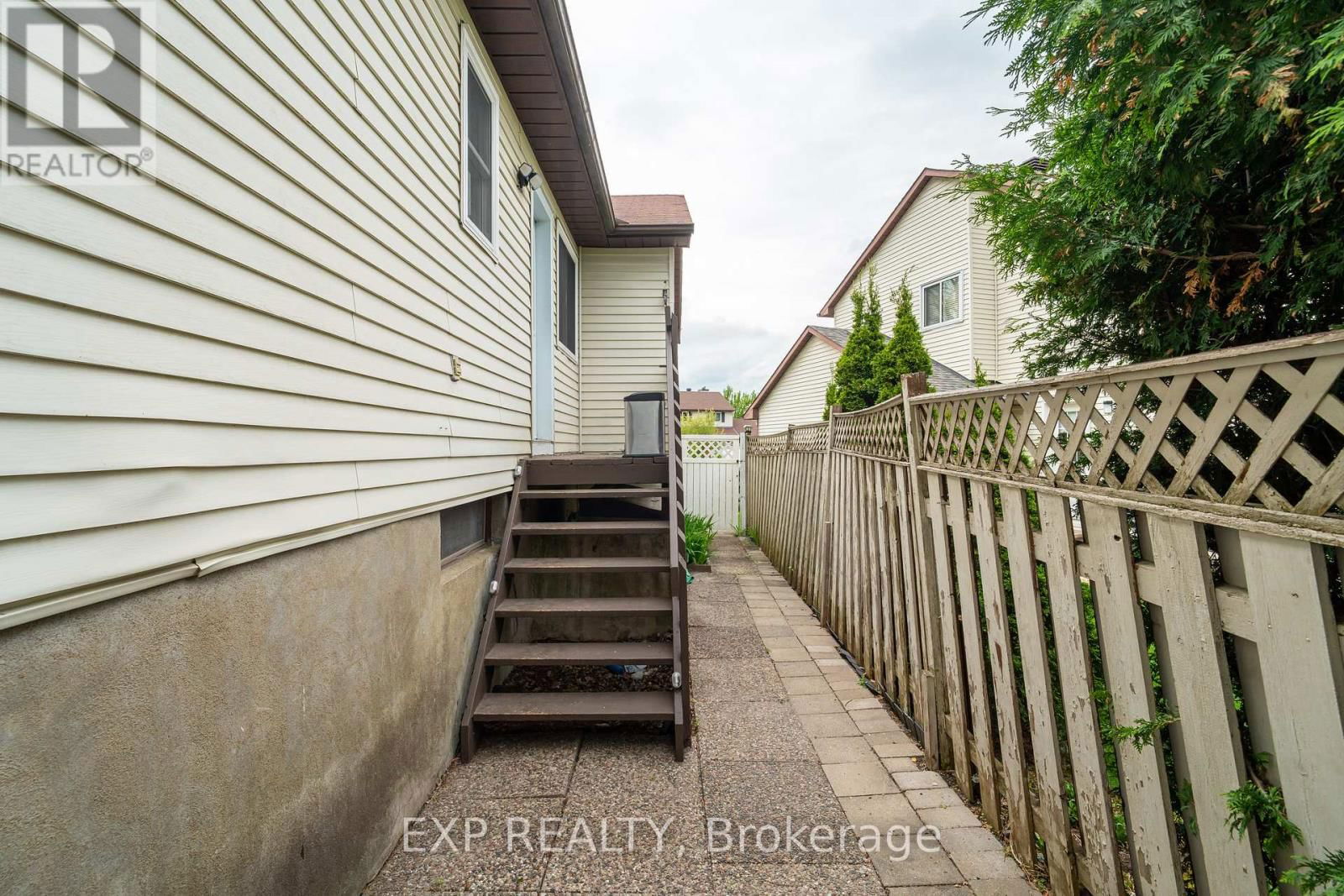 6453 VISENEAU DRIVE Image 29