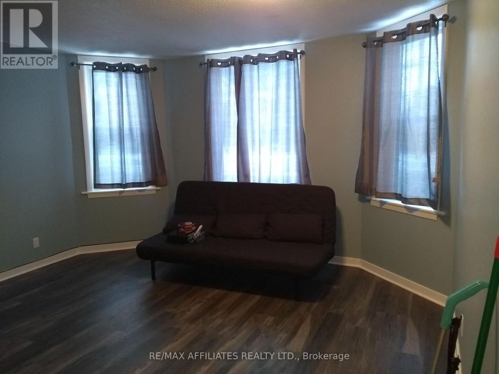 71 MCGONIGAL STREET WEST Image 4