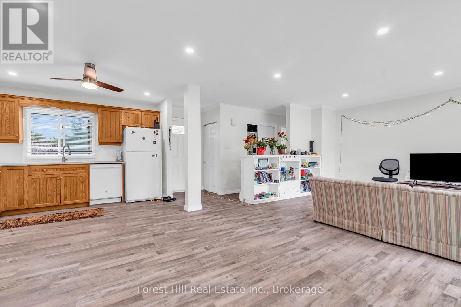 110 STONYBROOK DRIVE Image 6