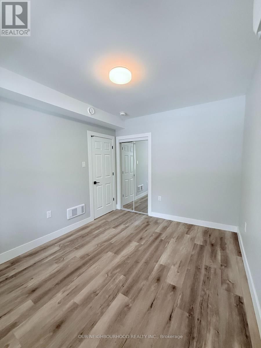 Upper/1 - 648 BETHUNE STREET Image 11