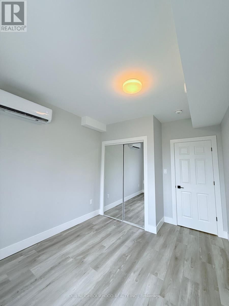 Upper/1 - 648 BETHUNE STREET Image 16