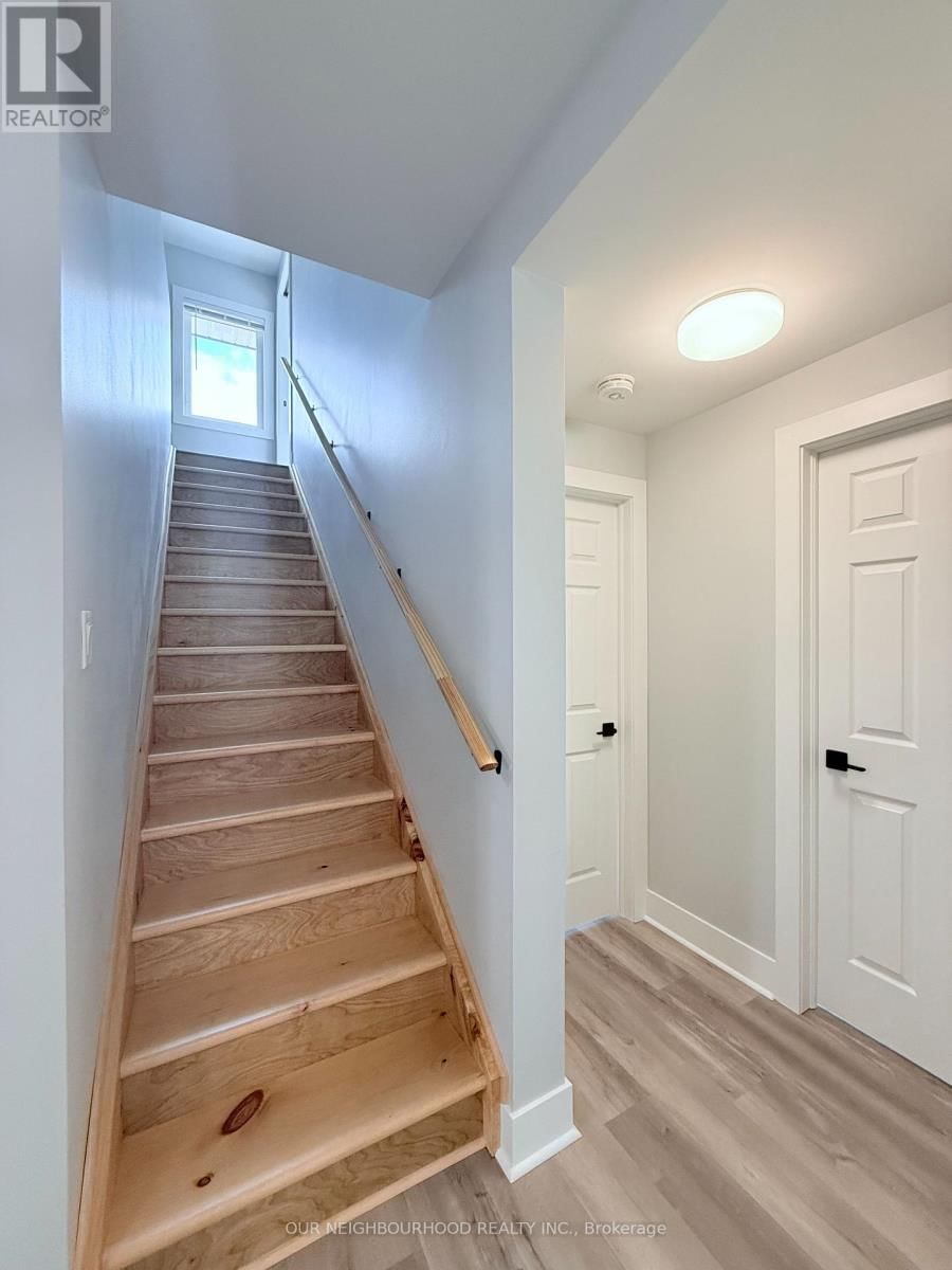 Upper/1 - 648 BETHUNE STREET Image 18