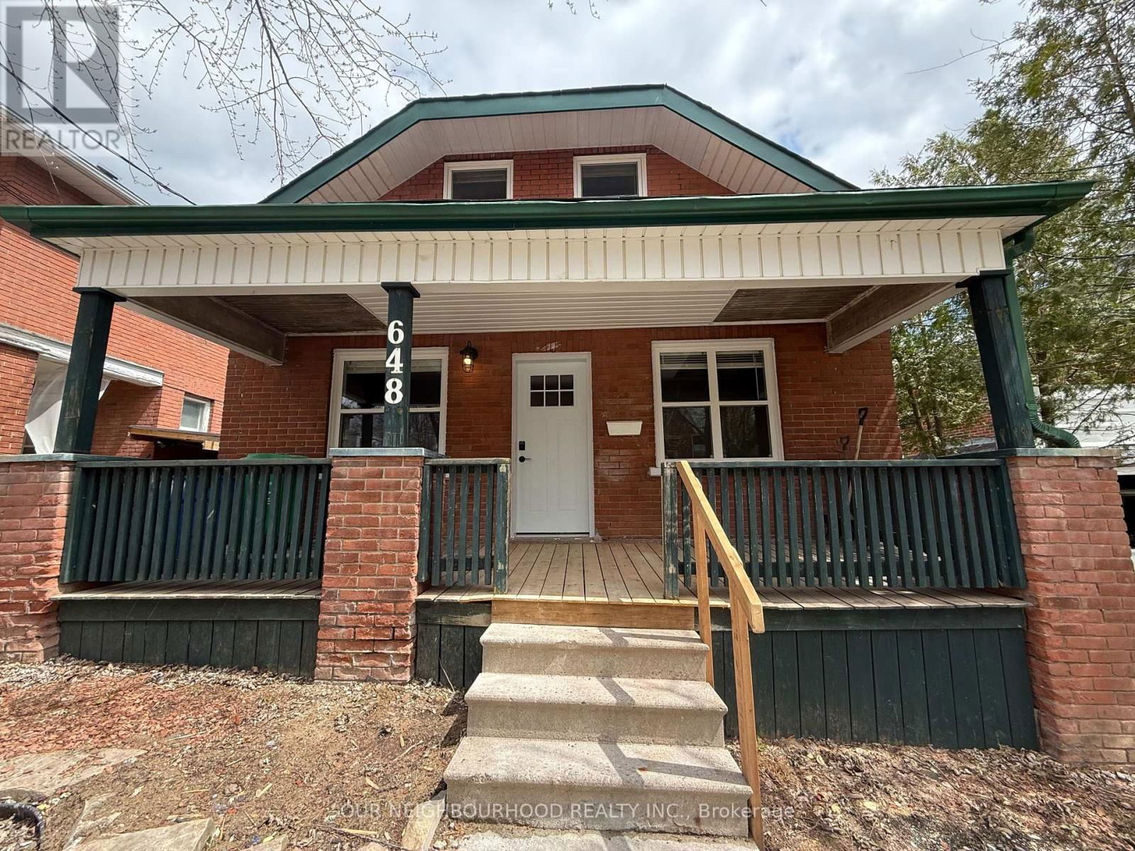 Upper/1 - 648 BETHUNE STREET Image 30