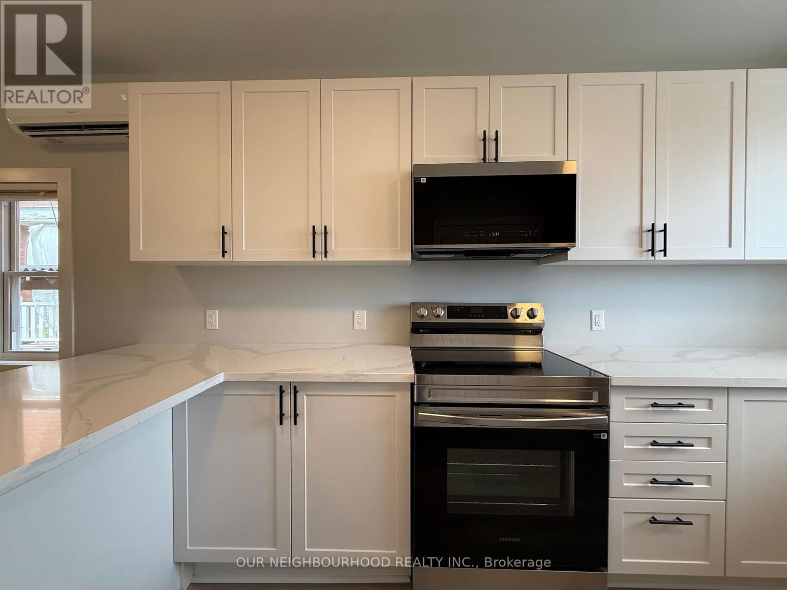 Upper/1 - 648 BETHUNE STREET Image 7