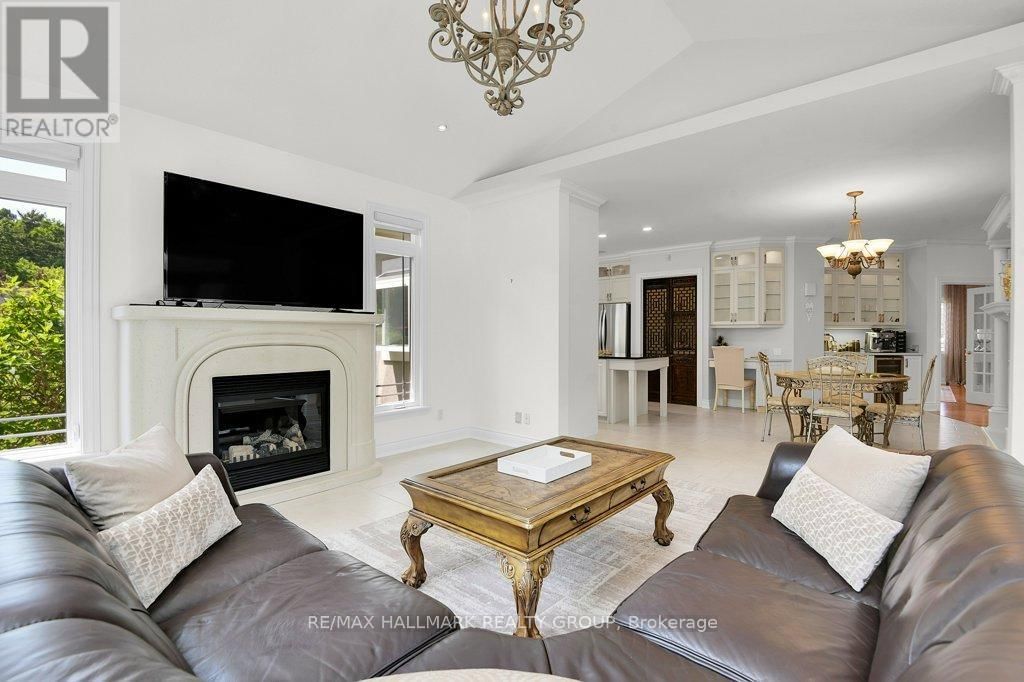 2680 PIERRETTE DRIVE Image 19