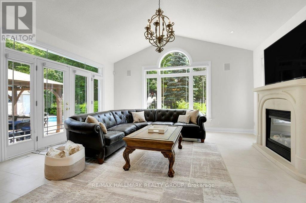 2680 PIERRETTE DRIVE Image 20