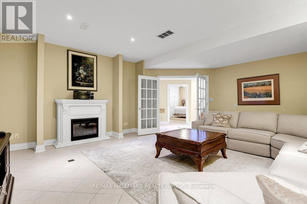 2680 PIERRETTE DRIVE Image 31