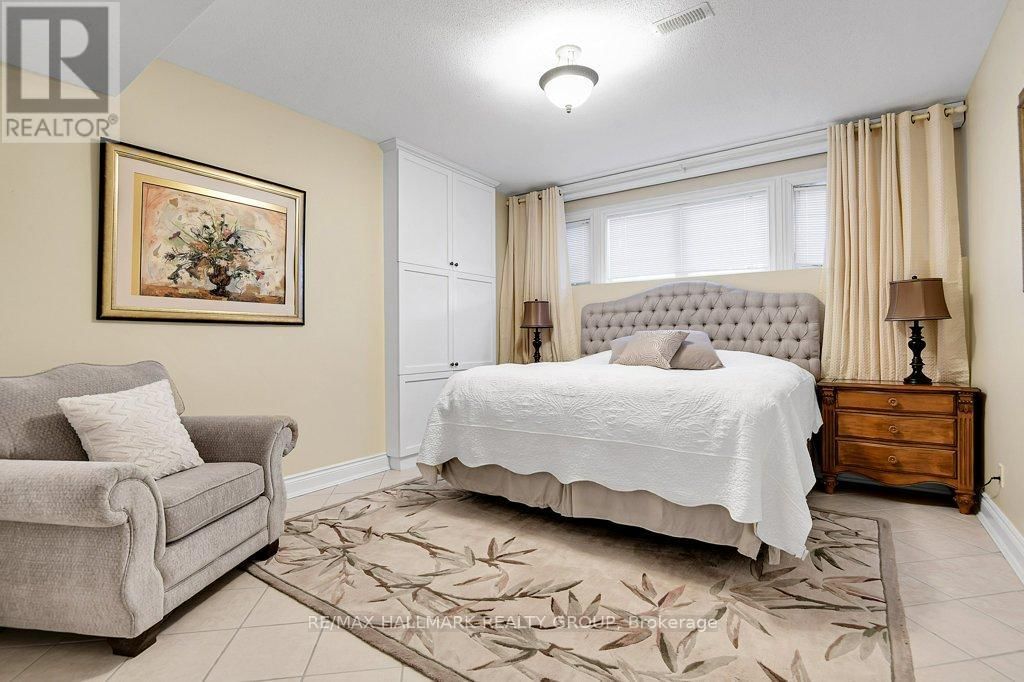 2680 PIERRETTE DRIVE Image 33