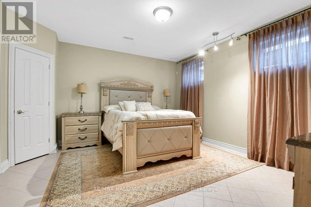 2680 PIERRETTE DRIVE Image 34