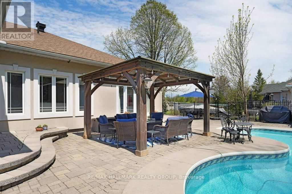 2680 PIERRETTE DRIVE Image 35