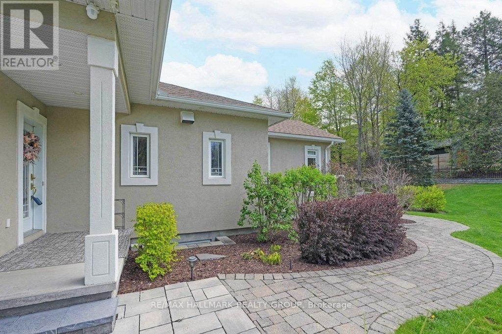 2680 PIERRETTE DRIVE Image 6