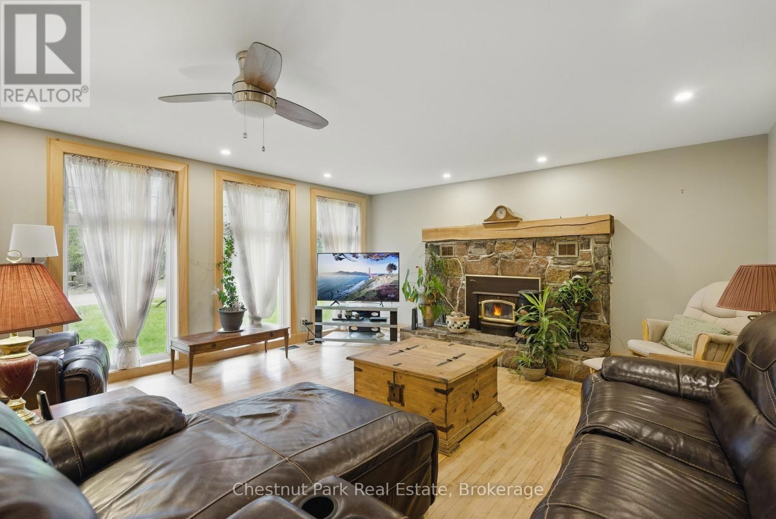 1258 RAVENSCLIFFE ROAD Image 11