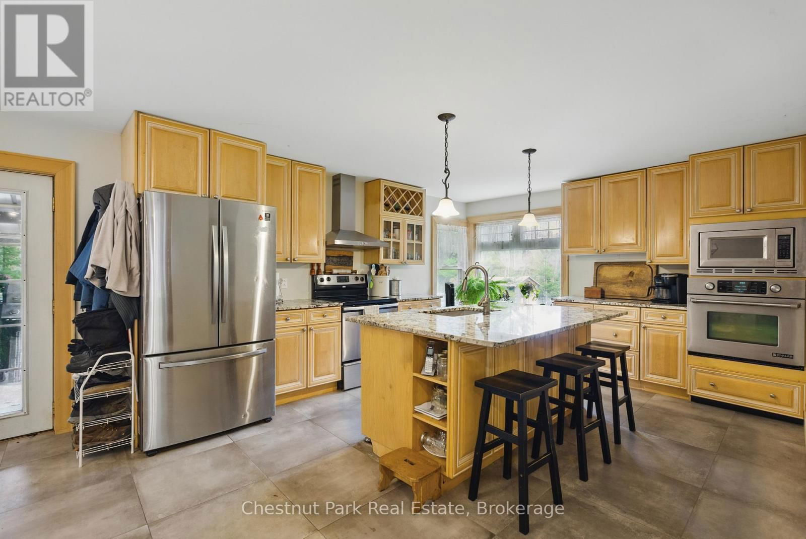 1258 RAVENSCLIFFE ROAD Image 5