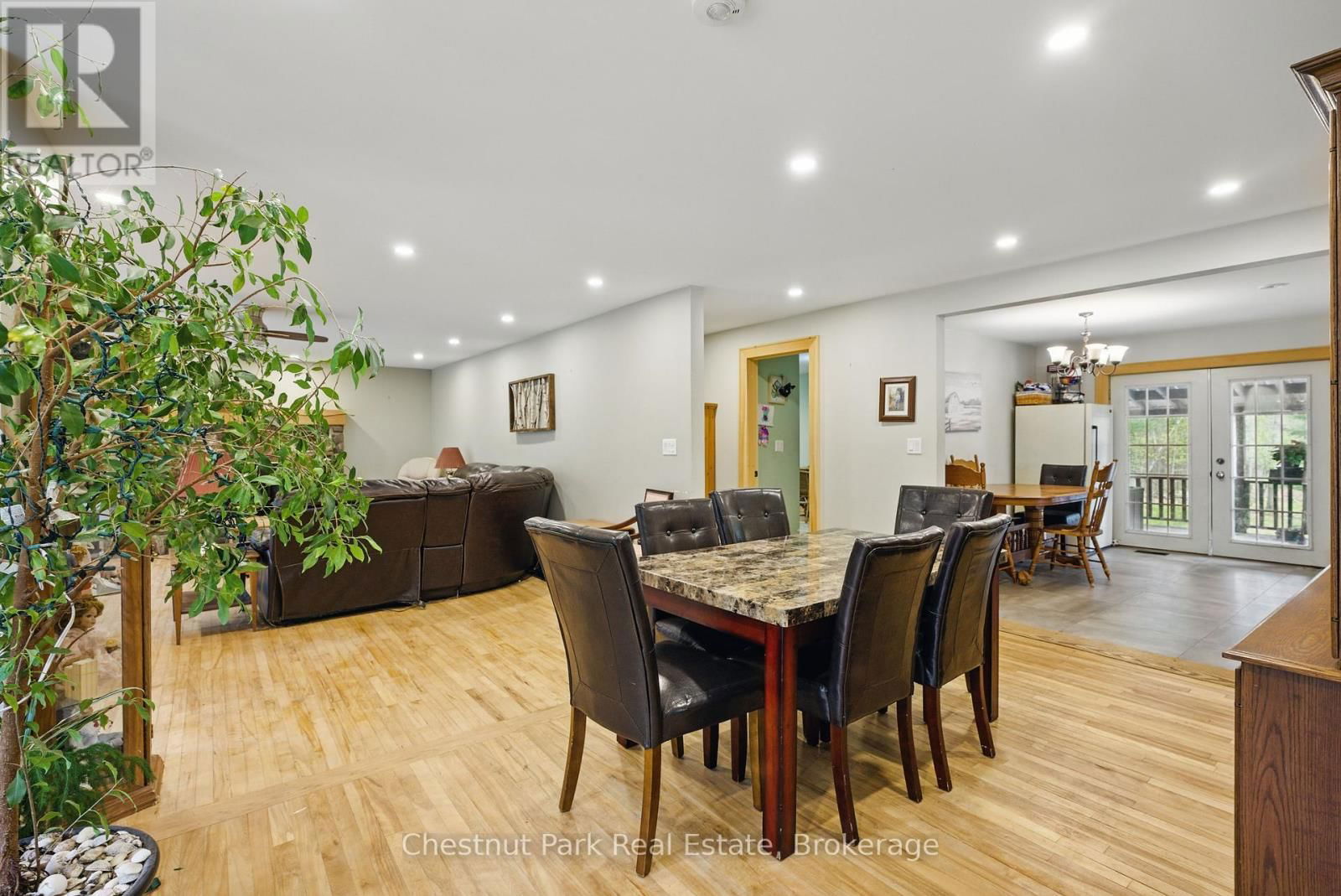 1258 RAVENSCLIFFE ROAD Image 8