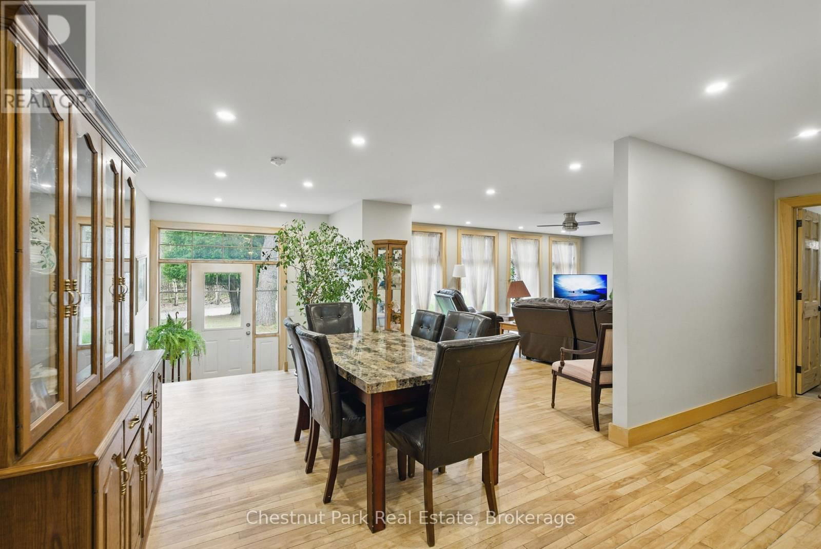 1258 RAVENSCLIFFE ROAD Image 9