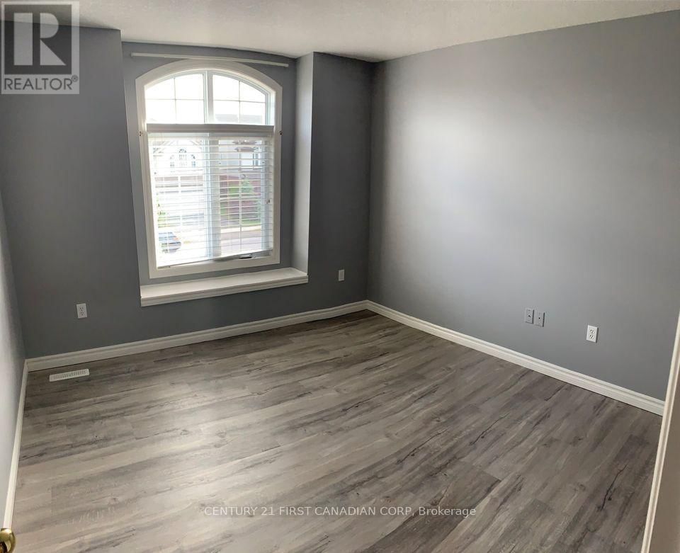 980 OAKCROSSING ROAD Image 14
