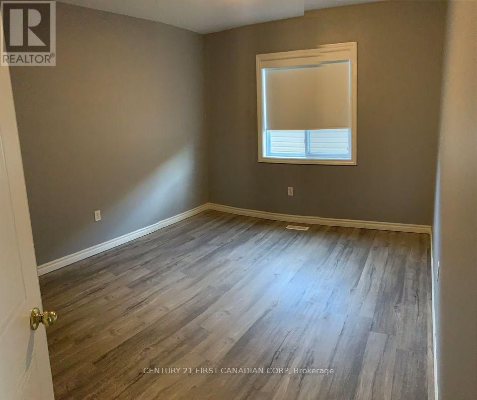980 OAKCROSSING ROAD Image 15