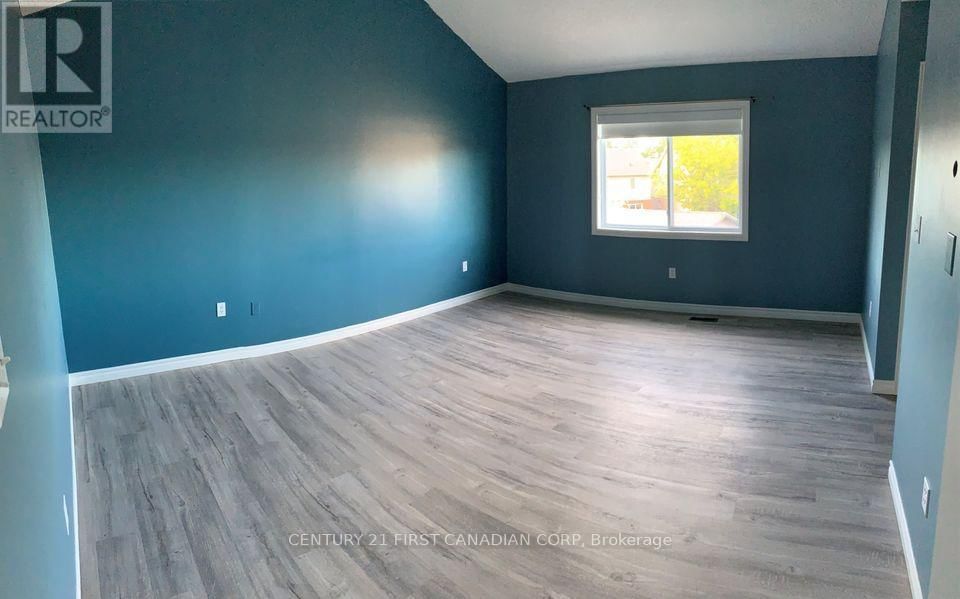 980 OAKCROSSING ROAD Image 17