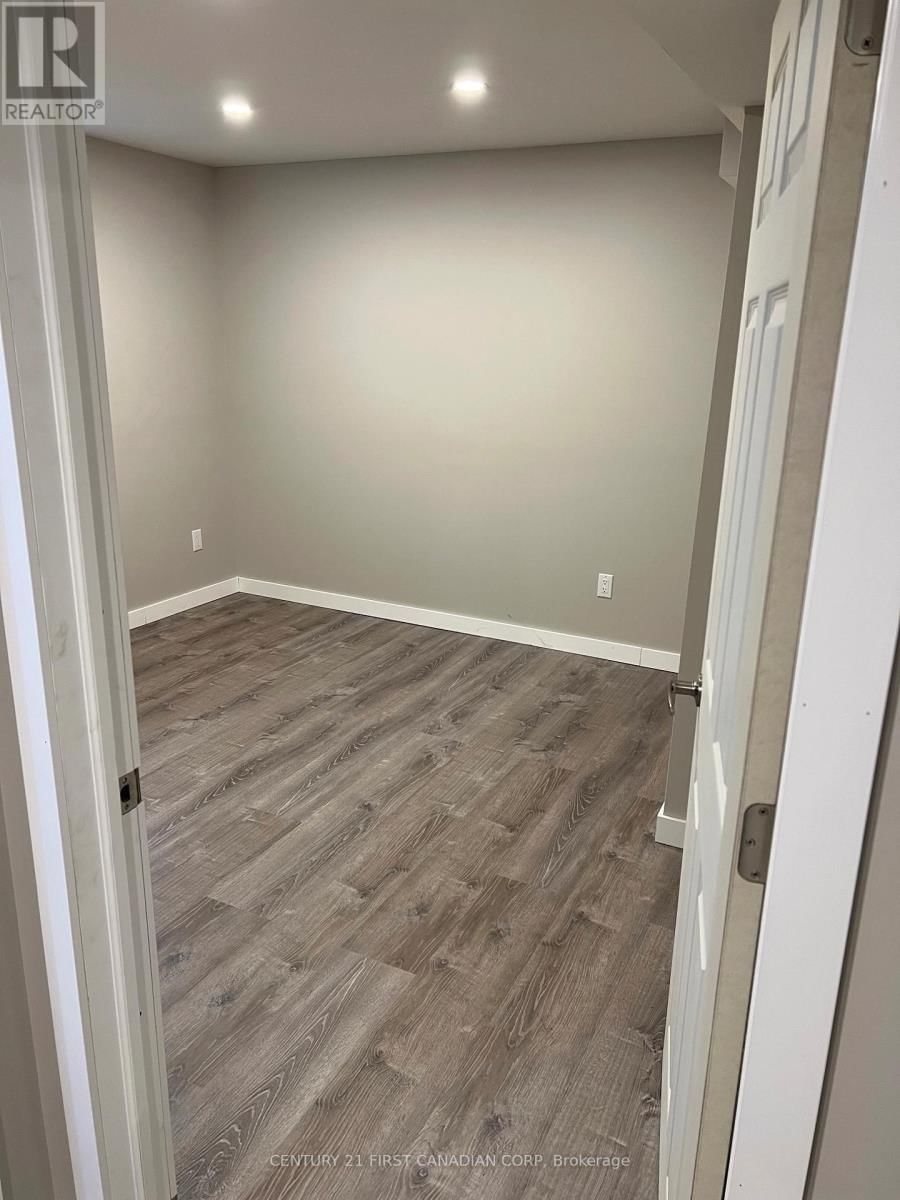 980 OAKCROSSING ROAD Image 23