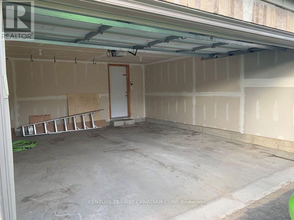 980 OAKCROSSING ROAD Image 26