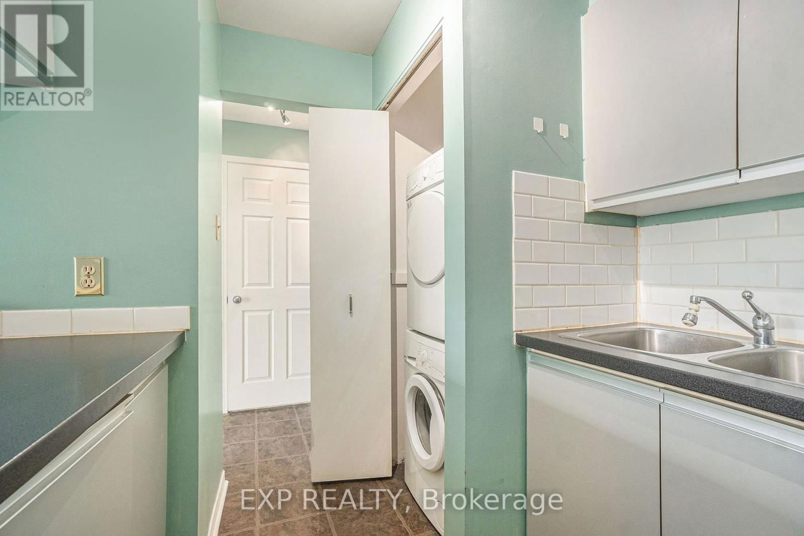 210 - 280 BRITTANY DRIVE Image 11