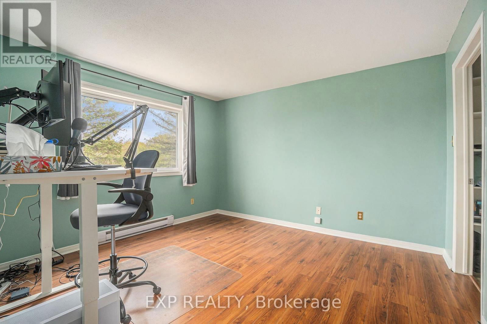 210 - 280 BRITTANY DRIVE Image 13